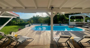 Spacieuse VILLA COROSSOL avec piscine et jeux extérieurs